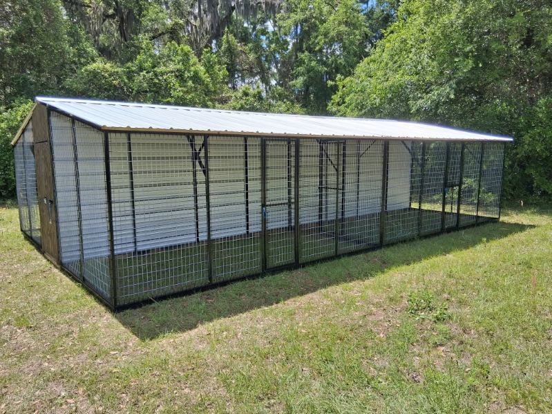 Covered walk-in run building